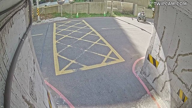 新竹市道路 大學路51巷涵洞內，涵洞西側