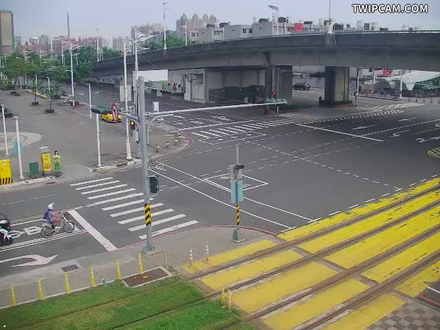 高雄市道路 中山三路、凱旋四路(輕軌旁) 距離1.3公里