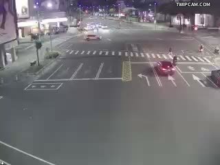 高雄市道路 博愛三路、新莊仔路 距離653公尺