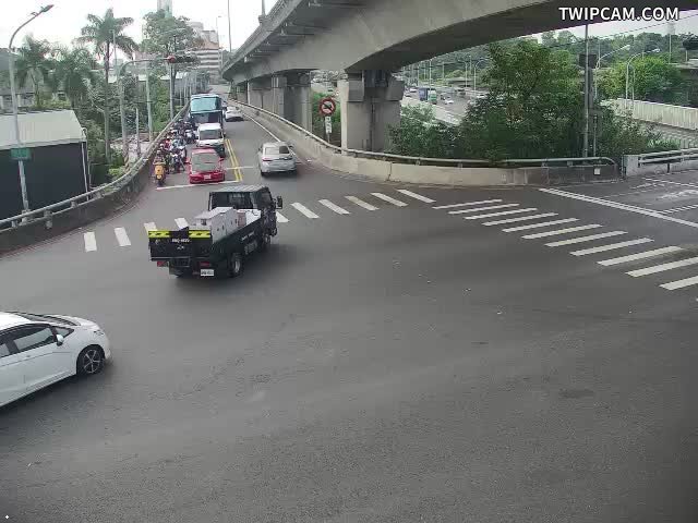 高雄市道路 仁雄路、鼎力路(路橋北側) 距離1.3公里