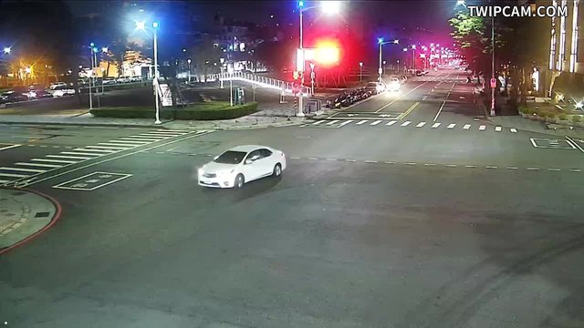 高雄市道路 馬卡道路、明誠四路 距離906公尺