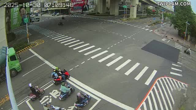 高雄市道路 漁港東三路、新生路（北側） 距離692公尺