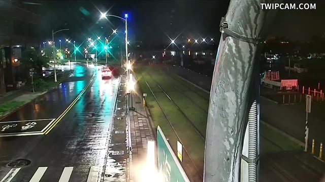 高雄市道路 海邊路、四維四路 距離915公尺