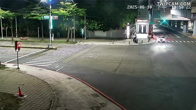 高雄市道路 左楠路、世運大道(西南角)
