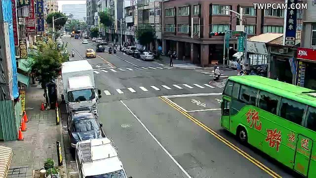 高雄市道路 建國三路、立德街(路燈桿) 距離579公尺