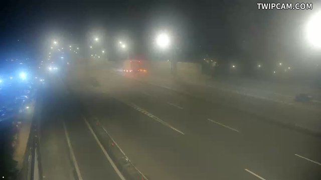 新北市道路 板橋區浮洲橋上(路燈桿上)，環河道路上方近樹林 氣溫24℃