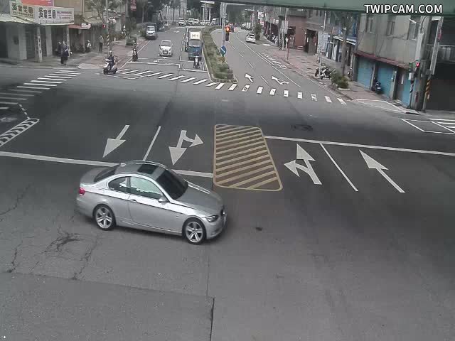 新北市道路 板橋區三民路、縣民大道(華翠橋)(南側路燈桿上) 距離1.4公里