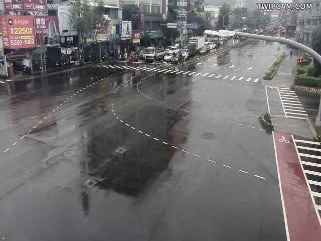 新北市道路 土城區中央路三段、中華路二段口(北側號誌桿上)