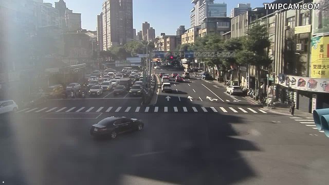 新北市道路 新店區中興路三段、寶慶街口(北側號誌桿上) 距離1.0公里