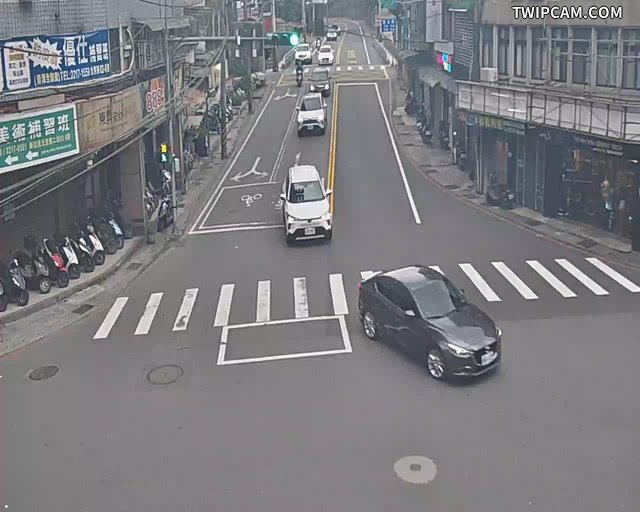 新北市道路 新店區北宜路二段、新烏路口(北側號誌桿上) 距離1.6公里