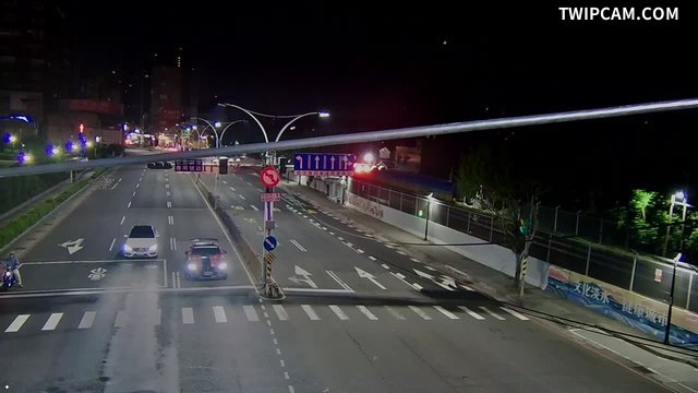 新北市道路 淡水區民權路、民富街口(南側號誌桿上) 氣溫23.9℃