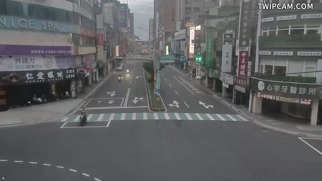 新北市道路 三重區重新路二段、正義北路口(西側號誌桿上) 距離1.2公里
