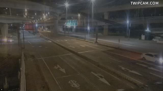 新北市道路 八里區臨港路商港路口 氣溫25.6℃