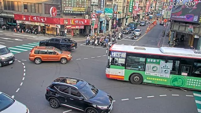 桃園市道路 (CCTV036)桃園區 三民路與中正路口(京華鑽石前號誌桿) 距離629公尺