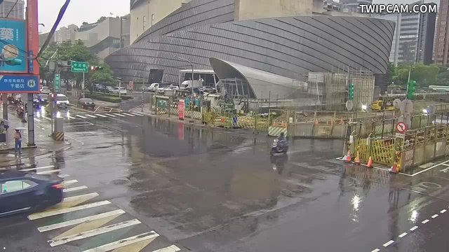 桃園市道路 中正路南平路口(強強滾餐廳斜對面號誌桿)