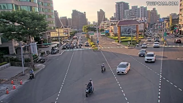 桃園市道路 (CCTV054)桃園區 春日路經國路口(玩具反斗城前號誌桿) 距離916公尺