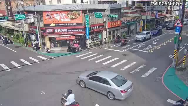 桃園市道路 (CCTV056)桃園區 春日路中山東路口(光陽機車前號誌桿) 距離710公尺