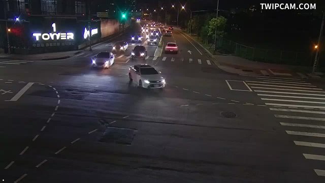 桃園市道路 (CCTV133)中壢區 普忠路中華路口 氣溫28.8℃