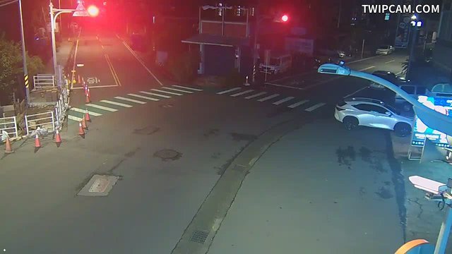 桃園市道路 (CCTV141)龍潭區 神龍路-龍華路口，神龍路往東近端號誌桿 距離3.3公里