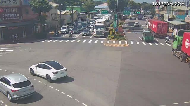 桃園市道路 龜山一路與忠義路三段(10米桿)