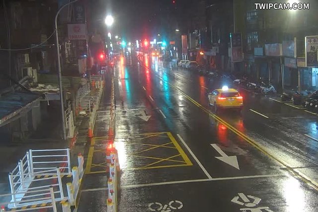 台北市道路 121-木柵路1段與木柵路1段76巷口號誌桿 距離427公尺