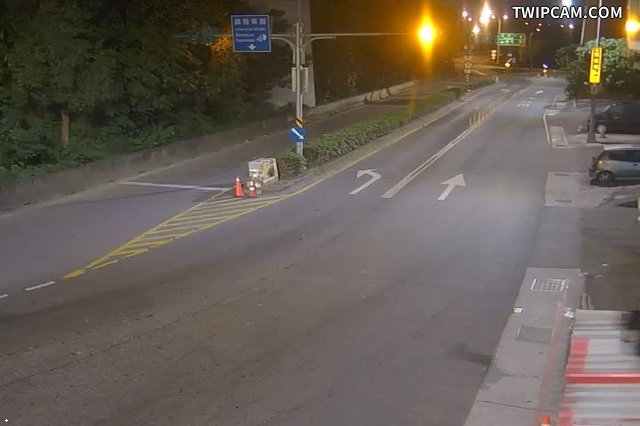 台北市道路 240-濱江街大佳國小大門右側(號誌桿) 距離669公尺