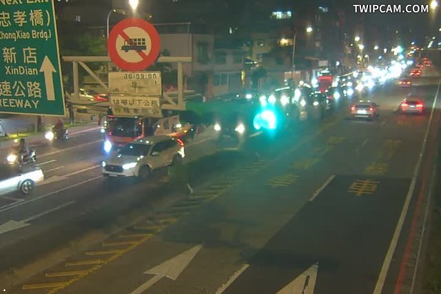 台北市道路 274-環河北路與民族西路口燈桿上 距離900公尺