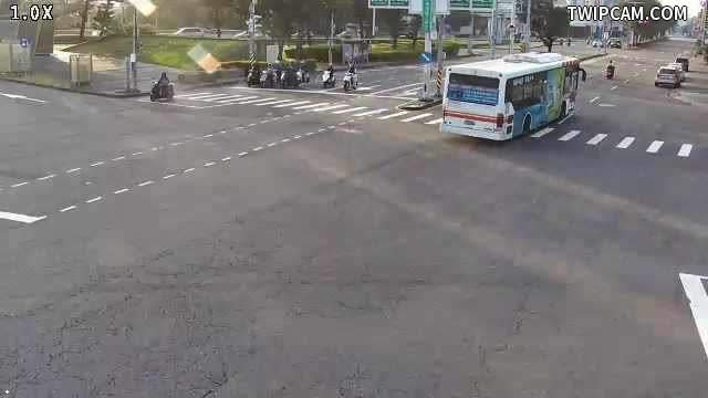 台中市道路 [07067]中清路/環中路(右側車流往文心路),Zhongqing Rd./Huanzhong Rd. (Right side Traffic flow to Wenxin Rd.) 距離671公尺