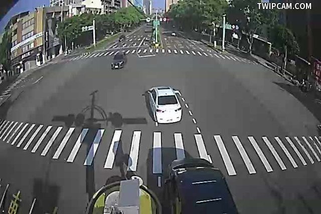 台中市道路 [07185]臺灣大道/大墩路(右側車流往台中交流道),Taiwan Blvd/Dadun Rd. (Right side Traffic flow to Taichung Interchange) 距離603公尺