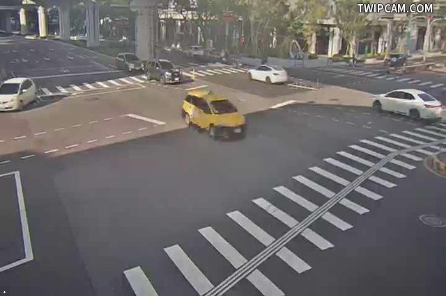 台中市道路 [07086]文心路/青海路(右側車流往臺灣大道),Wenxin Rd/Qinghai Rd (Right side Traffic flow to Taiwan Blvd) 距離836公尺
