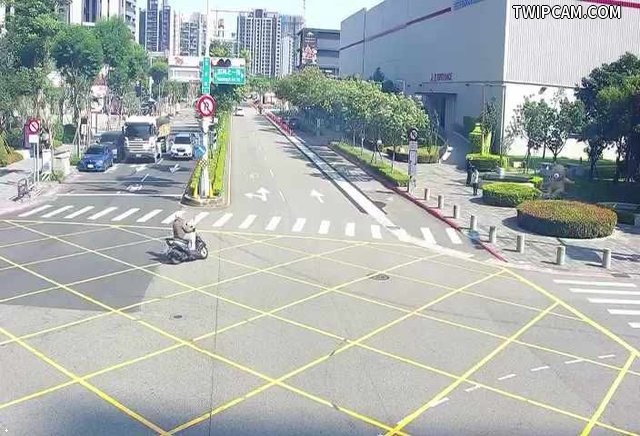 台中市道路 [06042]敦富路/南興北一街(右側車流往潭子),Dunfu Rd/Nanxing North 1st Street (Right side Traffic flow to Tanzi) 距離1.5公里