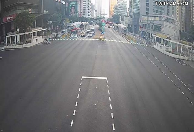 台中市道路 [07087]臺灣大道/美村路(右側車流往五權路),Taiwan Blvd/Meicun Rd. (Right side Traffic flow to Wuquan Rd.) 距離886公尺