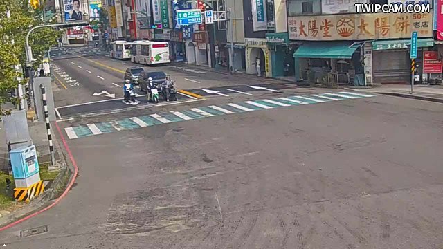 台中市道路 [00184]臺灣大道/建國路(右側車流往文心路),Taiwan Blvd/ Jianguo Rd.(Right side Traffic flow to Wenxin Rd.) 距離2.4公里