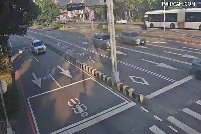 台中市道路 [07244]台灣大道/玉門路(右側車流往沙鹿) Taiwan Blvd/Yumen Rd.(Right side Traffic flow to Shalu) 距離185公尺