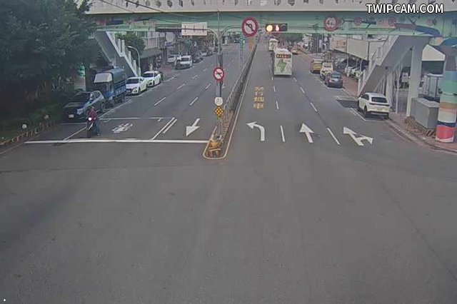 台中市道路 [04247]北屯路/健行路口(右側車流往崇德路) Beitun Rd./Jianxing Rd.(Right side Traffic flow to Chongde Rd.) 距離986公尺