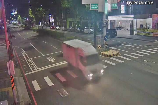 台中市道路 [06251]中清路/經貿一路(右側車流往文心路),Zhongqing Rd./Jingmao 1st Rd. (Right side Traffic flow to Wenxin Rd.) 距離802公尺