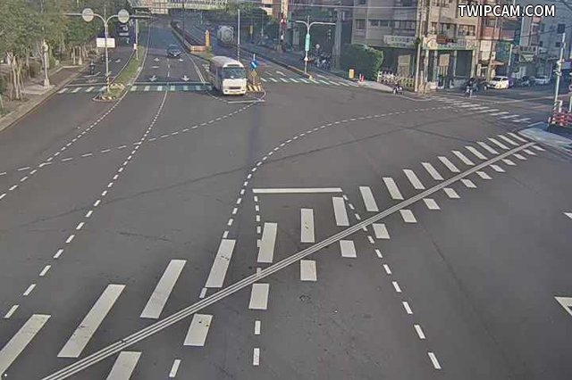 台中市道路 [08261]向上路/忠勇路(右側車流往龍井),Xiangshang Rd./Zhongyong Rd.(Right side Traffic flow to Longjing) 距離762公尺