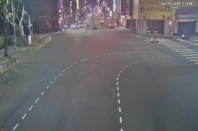 台中市道路 [04266]三民路/精武路(右側車流往一中方向),Sanmin Rd./Jingwu Rd.(Right side Traffic flow to TCFSH) 距離370公尺