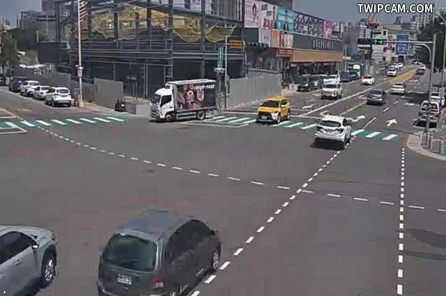 台中市道路 [02270]建國北路/東興路(右側車流往忠明南路),Jianguo N. Rd./Dongxing Rd.(Right side Traffic flow to Zhongming S Rd.) 距離1.5公里