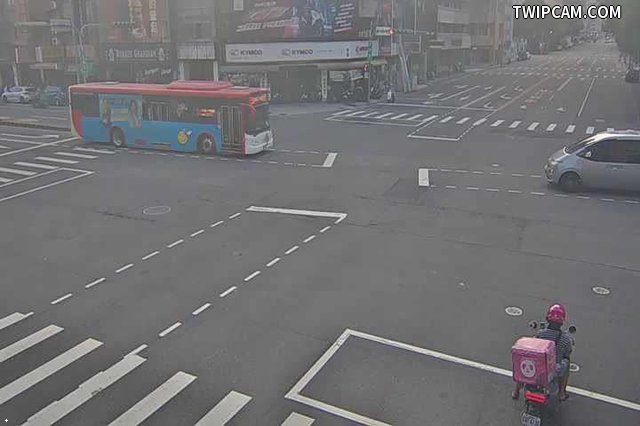 台中市道路 [03276 ]民權路/五權路(右側車流往三民路)Minquan Rd./Wuquan Rd.(Right side Traffic flow to Sanmin Rd.) 距離651公尺