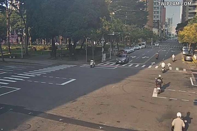 台中市道路 [03280]向上路/英才路(右側車流往忠明南路),Xiangshang Rd./Yingcai Rd. (Right side Traffic flow to Zhongming S. Rd.) 距離596公尺
