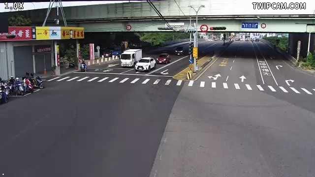 台中市道路 [14290]烏日區中山路二段/新興路(右側車流往彰化)Zhongshan Rd./Xinxing Rd.(Right side Traffic flow to  Changhua) 距離810公尺