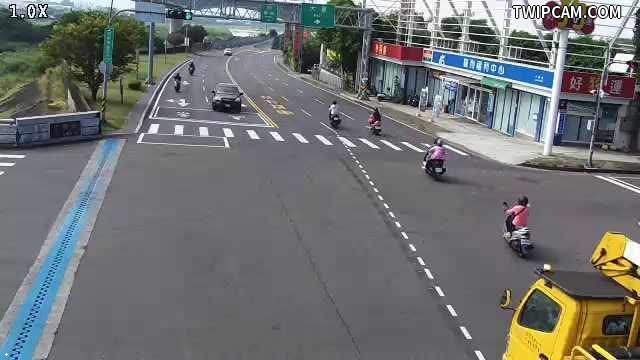 台中市道路 [01309]環中東路/六順路(右側車流往德芳南路),Huanzhong E. Rd./Liushun Rd. (Right side Traffic flow to Defang S. Rd.) 距離1.3公里