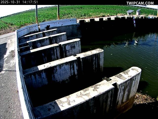 水利署水資源 臺南市政府水利局 學甲15號水門水位影像 距離2.7公里