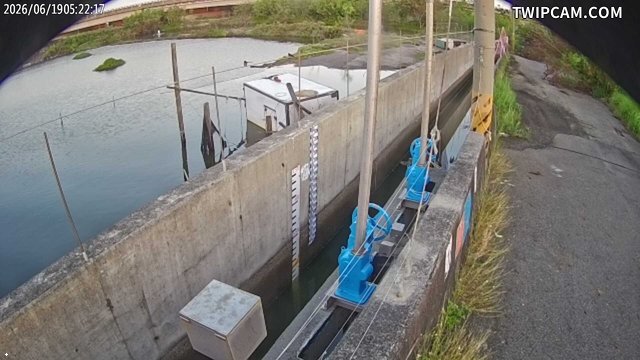 水利署水資源 第五河川分署 塭仔堤防2k+975水門監測站 距離4公尺