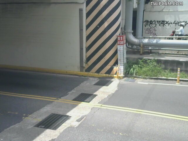 水利署水資源 臺南市政府水利局 北區-小東地下道(編號298) 距離24公尺